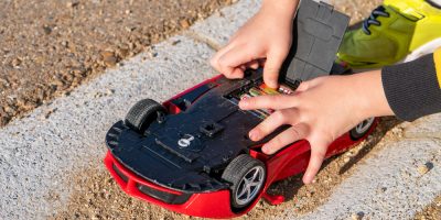 Uppladdningsbara batterier till barnens leksaker